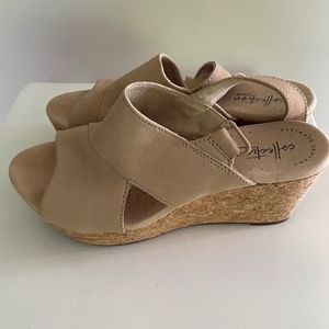 Clark's Annabel tan nuetral wedge. Size 8